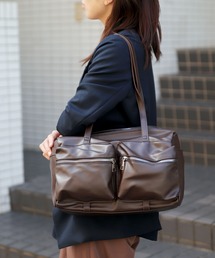 シンメトリーポケットレザーライクワイドボストンバッグ
