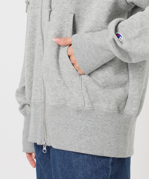 Champion(チャンピオン)の「ウォッシャブル / Champion/チャンピオン CVC French Terry F/ZHOODEDSWEAT(パーカー・レディース・ブラック/チャコールグレー/ナチュラル・FREE)」の6枚目の写真