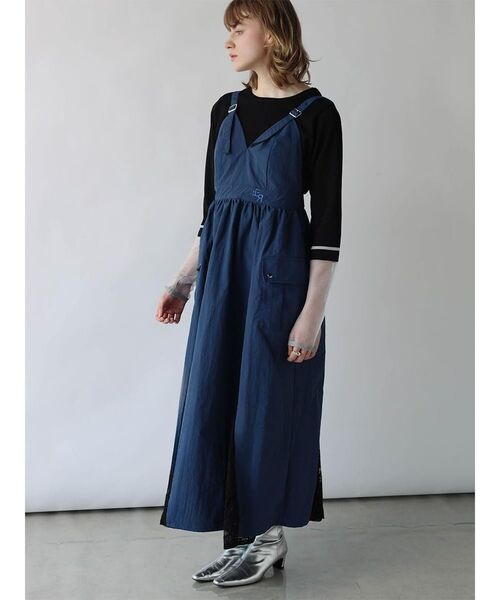 :ETHROF(イーサオブ)の「LACE DOCKING BELT-STRAP NYLON DRESS(ワンピース・レディース・ブラック/ネイビー・MEDIUM)」の16枚目の写真