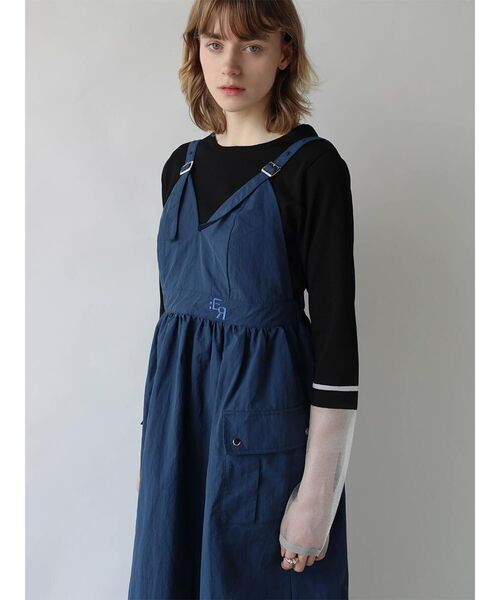 :ETHROF(イーサオブ)の「LACE DOCKING BELT-STRAP NYLON DRESS(ワンピース・レディース・ブラック/ネイビー・MEDIUM)」の19枚目の写真