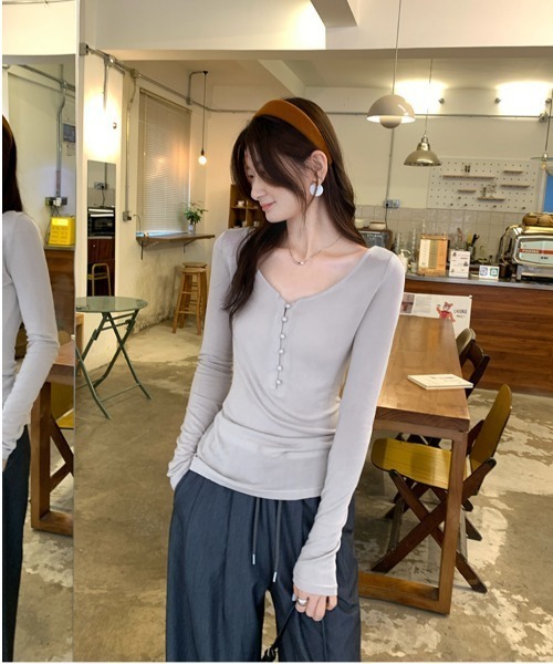 semuse(セミューズ)の「ヘンリーネックロンT(Tシャツ/カットソー・レディース・ブラック/カーキ/ホワイト/ライトグレー・S/M/L)」の11枚目の写真