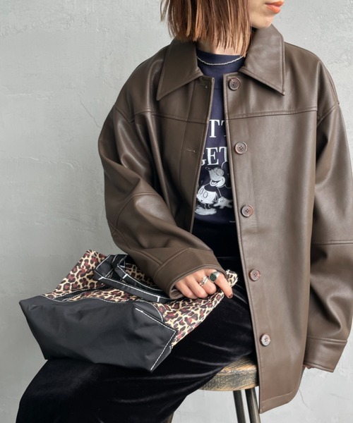 JEANS FACTORY Clothes（ジーンズファクトリークローズ）の「[Jeans Factory Clothes/ジーンズファクトリークローズ] スリーブデザイン オーバーサイズ フェイクレザー ジャケット（ライダースジャケット・レディース・ブラック/ブラウン・F）」の2枚目の写真