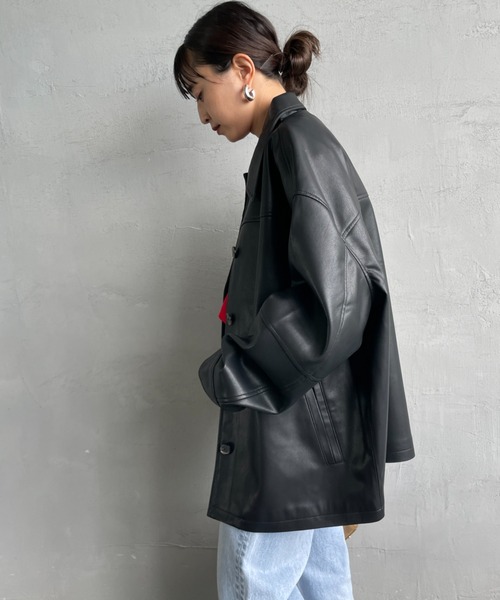 JEANS FACTORY Clothes（ジーンズファクトリークローズ）の「[Jeans Factory Clothes/ジーンズファクトリークローズ] スリーブデザイン オーバーサイズ フェイクレザー ジャケット（ライダースジャケット・レディース・ブラック/ブラウン・F）」の12枚目の写真