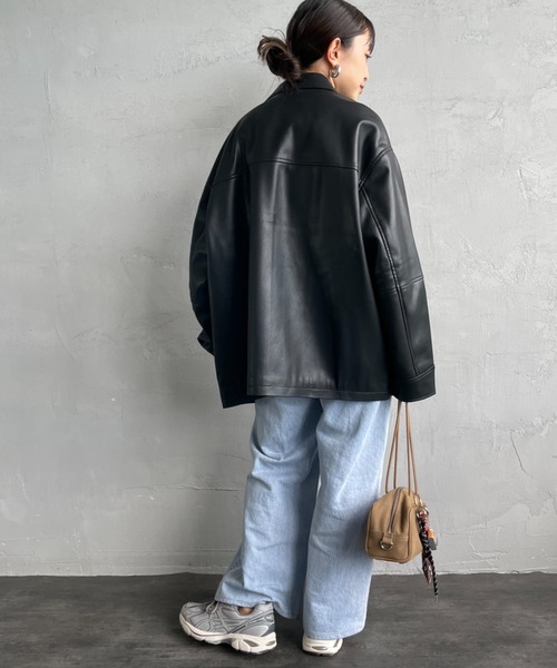 JEANS FACTORY Clothes（ジーンズファクトリークローズ）の「[Jeans Factory Clothes/ジーンズファクトリークローズ] スリーブデザイン オーバーサイズ フェイクレザー ジャケット（ライダースジャケット・レディース・ブラック/ブラウン・F）」の16枚目の写真