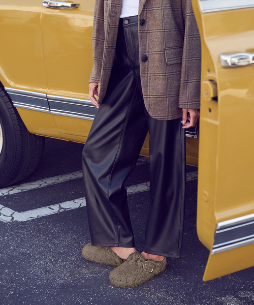 Spick & Span（スピックアンドスパン）の「BIRKENSTOCK/ビルケンシュトック BOSTON BIG BUCKLE TEDDY（その他シューズ・レディース・ブラウン・37/38/39）」の6枚目の写真