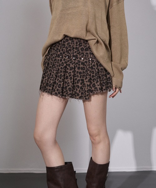 ENVYM(アンビー)の「プリーツラップミニスカート(スカート・レディース・ブラック/レオパード・SMALL/MEDIUM)」の2枚目の写真