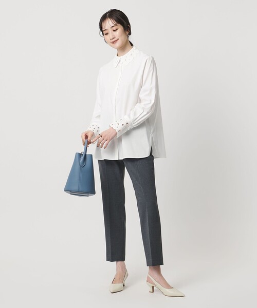 UNITED ARROWS（ユナイテッドアローズ）の「エンブロイダリー カラー シャツ ‐ウォッシャブル‐（シャツ/ブラウス・レディース・オフホワイト/ライトブルー/ネイビー・FREE）」の7枚目の写真