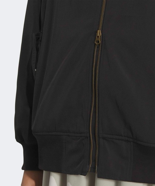 adidas（アディダス）の「ボンバージャケット ルーズフィット / アディダス adidas（MA-1・レディース・ブラック・MEDIUM/LARGE/SMALL/X-LARGE/X-SMALL/XX-LARGE）」の4枚目の写真