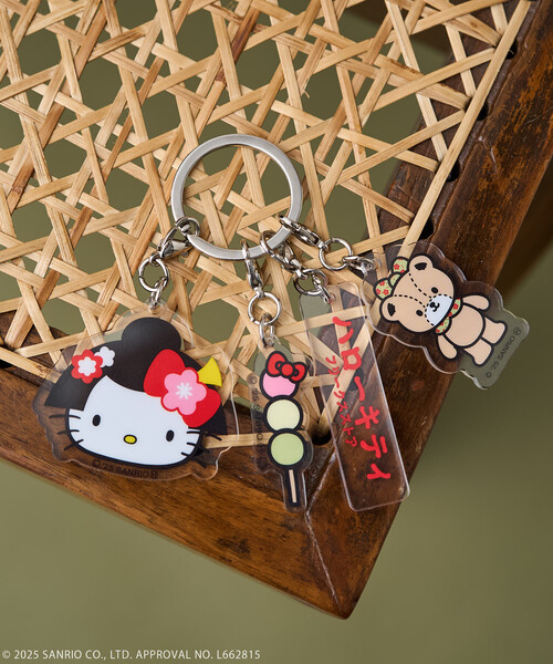 FREAK'S STORE(フリークスストア)の「SANRIO/サンリオ 着物”HELLO KITTY” アクリルキーホルダー(キーケース/キーアクセサリー・レディース・レッド/グリーン・ONE SIZE)」の3枚目の写真
