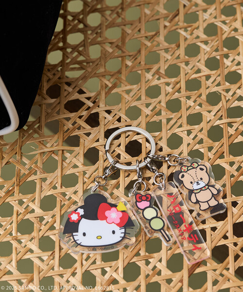 FREAK'S STORE(フリークスストア)の「SANRIO/サンリオ 着物”HELLO KITTY” アクリルキーホルダー(キーケース/キーアクセサリー・レディース・レッド/グリーン・ONE SIZE)」の5枚目の写真