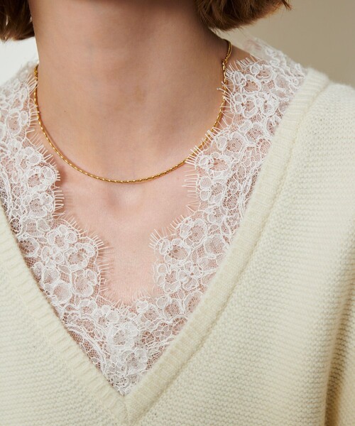 allureville(アルアバイル)の「レースドッキングプルオーバー(ニット/セーター・レディース・オフホワイト/グレー系その他・2)」の4枚目の写真