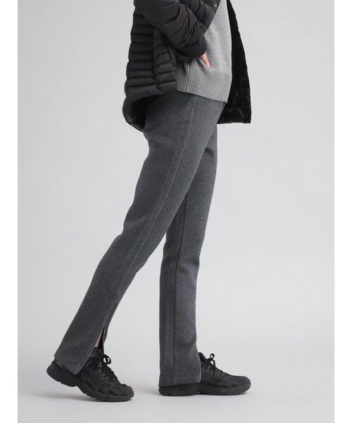 YORT(ヨート)の「イージーフィット ストレッチパンツ(その他パンツ・レディース・チャコール/ブラック・MEDIUM)」の16枚目の写真