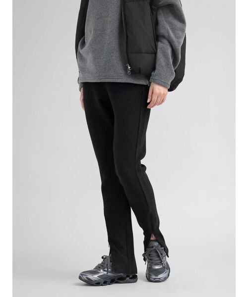 YORT(ヨート)の「イージーフィット ストレッチパンツ(その他パンツ・レディース・チャコール/ブラック・MEDIUM)」の10枚目の写真