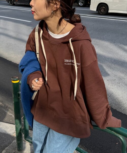 CIAOPANIC TYPY(チャオパニックティピー)の「ワンポイントロゴ刺繍フーディー(Tシャツ/カットソー・レディース・バーガンディー/チャコールグレー/オフホワイト/ブラウン/ネイビー・ONE SIZE)」の4枚目の写真