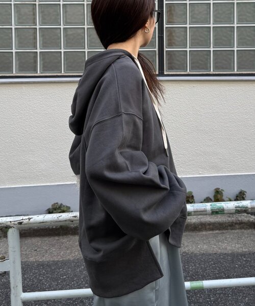 CIAOPANIC TYPY(チャオパニックティピー)の「ワンポイントロゴ刺繍フーディー(Tシャツ/カットソー・レディース・バーガンディー/チャコールグレー/オフホワイト/ブラウン/ネイビー・ONE SIZE)」の18枚目の写真