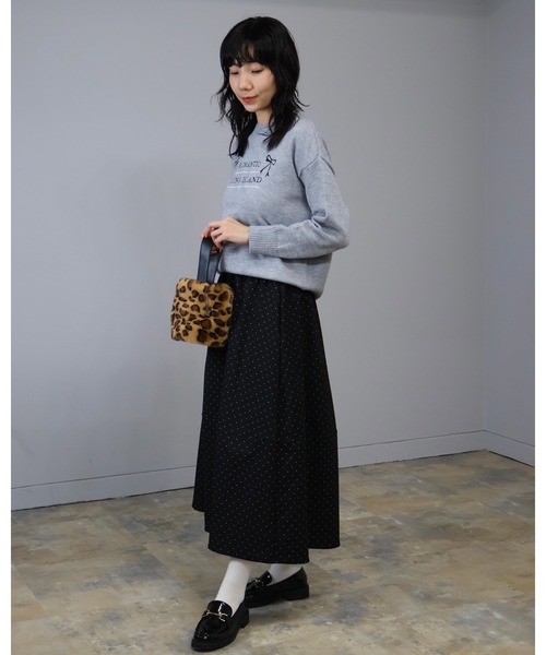 Doumoi(ドゥモエ)の「ドロップショルダー英字ロゴニット プルオーバー(ニット/セーター・レディース・グレー/ホワイト/ブラック・FREE)」の12枚目の写真