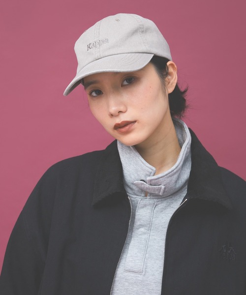 Kappa(カッパ)の「≪Kappa×and ST ウェルネスクラブ≫ロゴヴィンテージ風キャップ(キャップ・レディース・ピンク/ブラック/グレイッシュベージュ・FREE)」の2枚目の写真