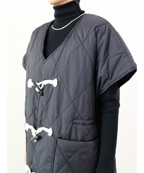 DOLLUPOOPS（ドールアップウップス）の「トグルキルト中綿ベスト（ベスト・レディース・チャコール/カーキ/ブラック・FREE）」の22枚目の写真