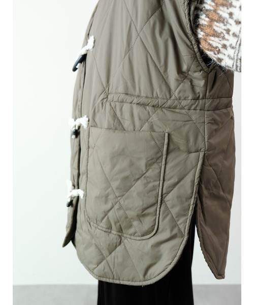 DOLLUPOOPS（ドールアップウップス）の「トグルキルト中綿ベスト（ベスト・レディース・チャコール/カーキ/ブラック・FREE）」の13枚目の写真