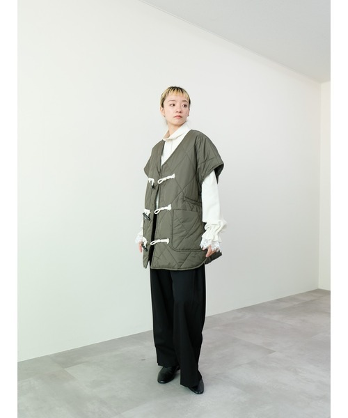 DOLLUPOOPS（ドールアップウップス）の「トグルキルト中綿ベスト（ベスト・レディース・チャコール/カーキ/ブラック・FREE）」の10枚目の写真