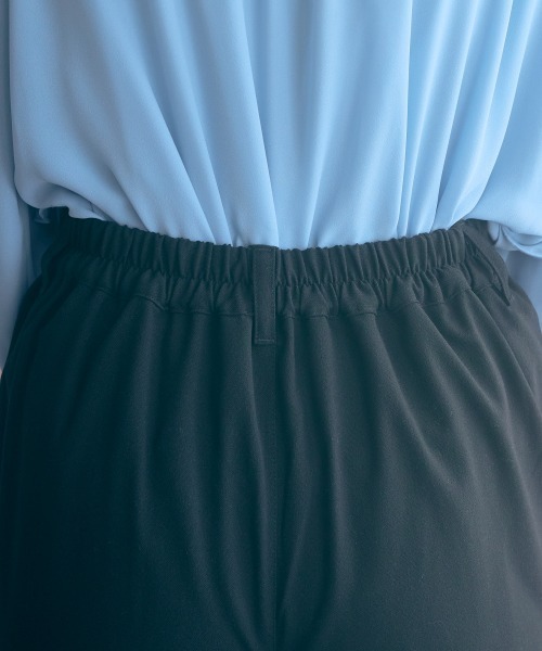 marun（マルン）の「＜大きいサイズ＞裾スリットストレートパンツ marun（スラックス・レディース・ブラック・LL/L/5L/4L/3L）」の17枚目の写真