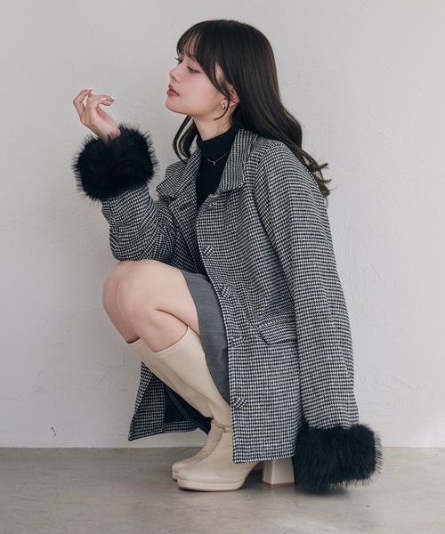 fupel（フぺル）の「fur sleeve Mid stand collar coat / 袖ファーミドル丈ステンカラーコート（ステンカラーコート・レディース・ブラック/グレー/アイボリー・FREE）」の14枚目の写真