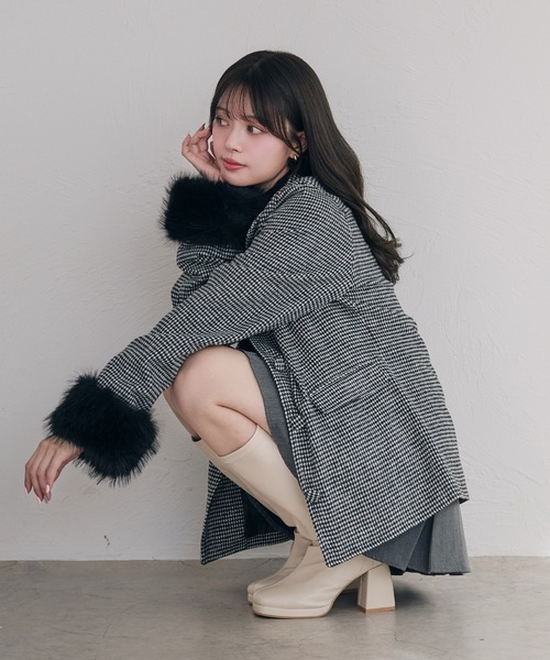 fupel（フぺル）の「fur sleeve Mid stand collar coat / 袖ファーミドル丈ステンカラーコート（ステンカラーコート・レディース・ブラック/グレー/アイボリー・FREE）」の15枚目の写真