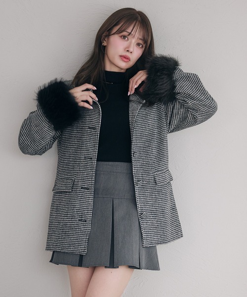 fupel（フぺル）の「fur sleeve Mid stand collar coat / 袖ファーミドル丈ステンカラーコート（ステンカラーコート・レディース・ブラック/グレー/アイボリー・FREE）」の4枚目の写真
