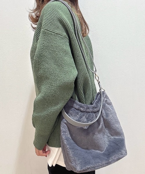 Right-on（ライトオン）の「HONEYSUCKLE ROSE(ハニーサックルローズ)【レディース】フェイクファーワンショルダー（ショルダーバッグ・レディース・ベージュ/グレー・ONE SIZE）」の16枚目の写真