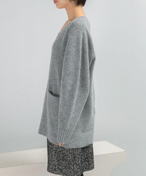 URBAN RESEARCH ROSSO WOMEN(アーバンリサーチ ロッソ)の「アルパカ混カーブスリーブVネックプルオーバー(ニット/セーター・レディース・グレー/ピンク/ネイビー・FREE)」の9枚目の写真