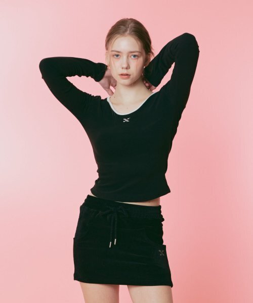 ETRE AU SOMMET(エトレオソメ)の「ディープUネックウォーマー (ブラック)(Tシャツ/カットソー・レディース・その他・FREE)」の4枚目の写真