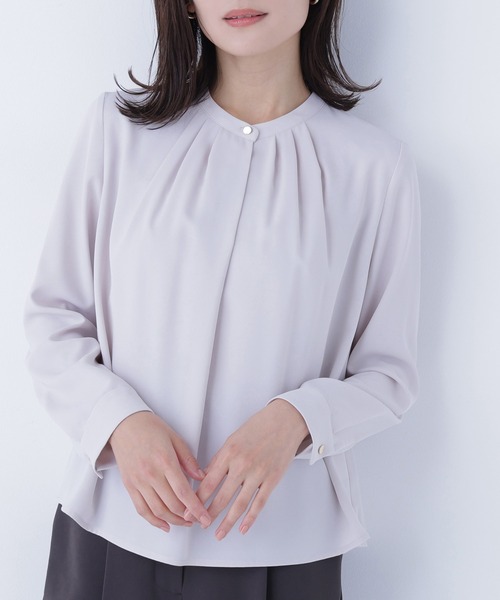 NATURAL BEAUTY BASIC（ナチュラルビューティーベーシック）の「◇フロントタックブラウス（シャツ/ブラウス・レディース・ブルー/ライトグリーン/ベージュ/オフホワイト・SMALL/MEDIUM）」の3枚目の写真