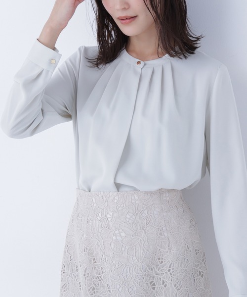 NATURAL BEAUTY BASIC（ナチュラルビューティーベーシック）の「◇フロントタックブラウス（シャツ/ブラウス・レディース・ブルー/ライトグリーン/ベージュ/オフホワイト・SMALL/MEDIUM）」の4枚目の写真