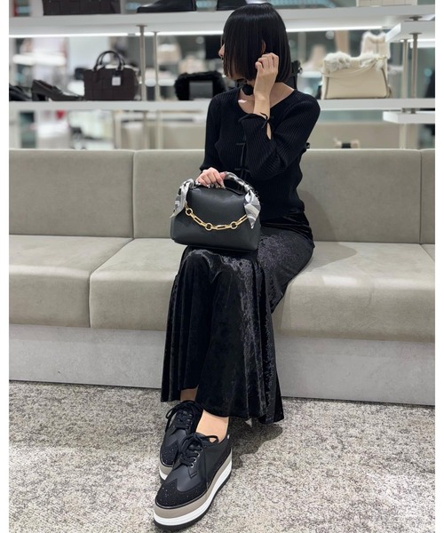 +diana（プラスダイアナ）の「【Premiumline】 ウィングチップスニーカー（スニーカー・レディース・アイボリー/ブラック/ホワイト・23.5cm/23.0cm/22.5cm/22.0cm/25.0cm/24.5cm/24.0cm）」の5枚目の写真