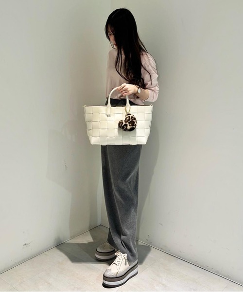 +diana（プラスダイアナ）の「【Premiumline】 ウィングチップスニーカー（スニーカー・レディース・アイボリー/ブラック/ホワイト・23.5cm/23.0cm/22.5cm/22.0cm/25.0cm/24.5cm/24.0cm）」の9枚目の写真