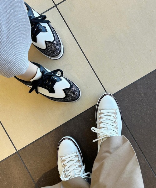 +diana（プラスダイアナ）の「【Premiumline】 ウィングチップスニーカー（スニーカー・レディース・アイボリー/ブラック/ホワイト・23.5cm/23.0cm/22.5cm/22.0cm/25.0cm/24.5cm/24.0cm）」の11枚目の写真