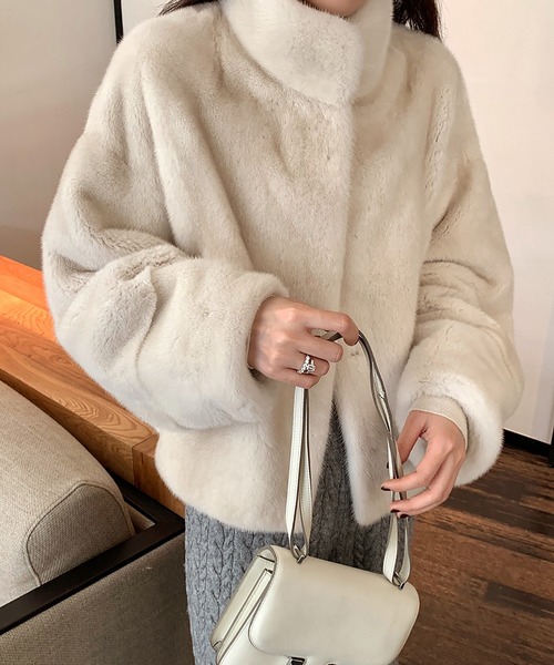 MAISON DE THERESE（メゾン ド テレーズ）の「ショート スタンドカラー エコファーコート（その他アウター・レディース・ブラウン/ホワイト/ブラック/アイボリー・S/M/L/XL）」の19枚目の写真