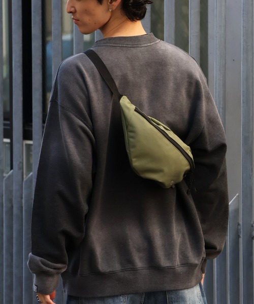 MEI（メイ）の「【MEI/メイ】STANDARD MOON SHOULDER/ロゴ刺繍 ショルダーバッグ ボディバッグ（ボディバッグ/ウエストポーチ・メンズ・ネイビー/ベージュ/ダークグリーン/グレー/サックスブルー/ブラック/バーガンディー/オリーブドラブ/ブラウン・FREE）」の15枚目の写真