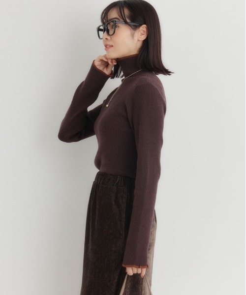 Right-on（ライトオン）の「【HONEYSUCKLE ROSE】配色ハイネックセーター (リブニット / デイリーユース / 通勤カジュアル / 着回し)（ニット/セーター・レディース・ブラウン/キナリ/ブラック/グレー・M/L）」の6枚目の写真