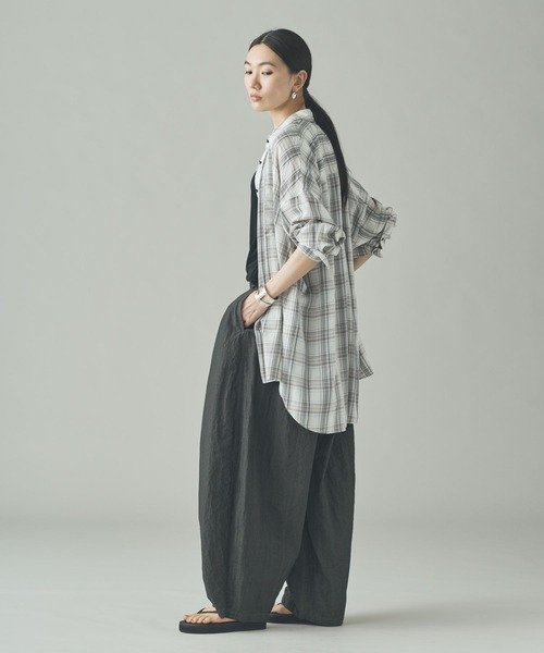 Curensology(カレンソロジー)の「Curensology(カレンソロジー)/セルロースローンチェックシャツ(シャツ/ブラウス・レディース・チャコールグレー/オフホワイト・FREE)」の10枚目の写真