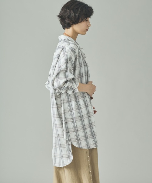 Curensology(カレンソロジー)の「Curensology(カレンソロジー)/セルロースローンチェックシャツ(シャツ/ブラウス・レディース・チャコールグレー/オフホワイト・FREE)」の4枚目の写真