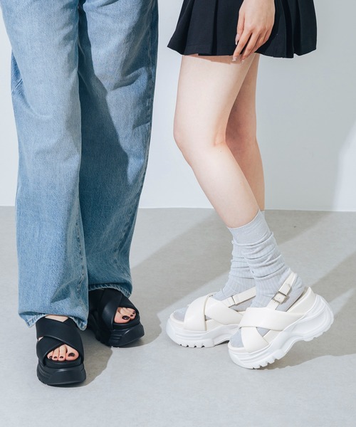 EVOL（イーボル）の「【XS-LLサイズ展開・柔らかい】厚底パデットクロスサンダル JA5966（サンダル・レディース・ホワイト/ブラック・LL/L/M/S/XS）」の2枚目の写真