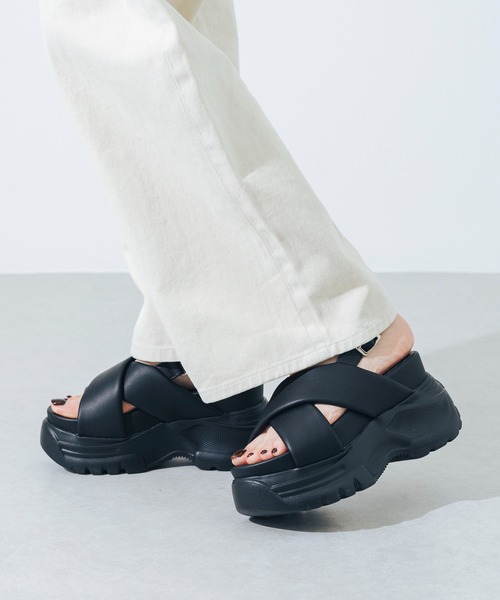 EVOL（イーボル）の「【XS-LLサイズ展開・柔らかい】厚底パデットクロスサンダル JA5966（サンダル・レディース・ホワイト/ブラック・LL/L/M/S/XS）」の4枚目の写真