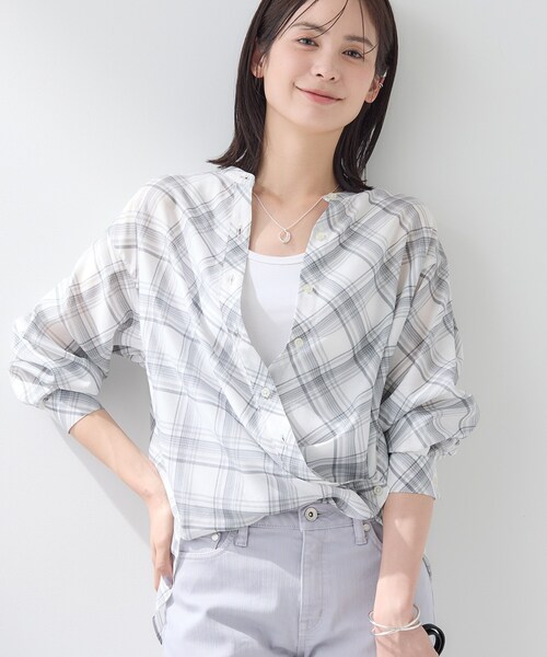 INDIVI(インディヴィ)の「【2WAY/シアー】バイアスチェック柄&無地 カシュクールシャツ(シャツ/ブラウス・レディース・ホワイト/グレー系/ベージュ系その他3・38/15 /13/05/03/34/19)」の9枚目の写真