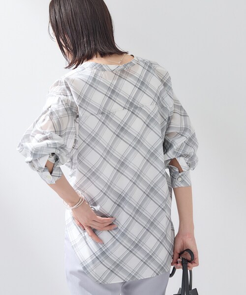 INDIVI(インディヴィ)の「【2WAY/シアー】バイアスチェック柄&無地 カシュクールシャツ(シャツ/ブラウス・レディース・ホワイト/グレー系/ベージュ系その他3・38/15 /13/05/03/34/19)」の10枚目の写真