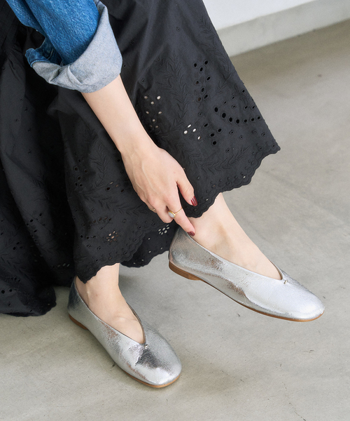 LE TALON（ルタロン）の「《追加2》オブリークソフトフラット（その他シューズ・レディース・ブラック/シルバー/ピンク・24.5cm/24cm/23.5cm/23cm/22cm/22.5cm/25cm）」の3枚目の写真