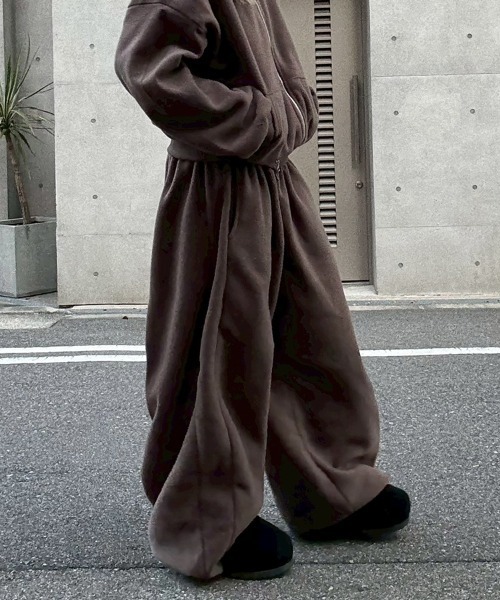 YACA(ヤーカ)の「Fleece Over Wide Pants/フリースオーバーワイドパンツ【unisex item】(スウェットパンツ・レディース・グレー/ブラウン・FREE)」の1枚目の写真
