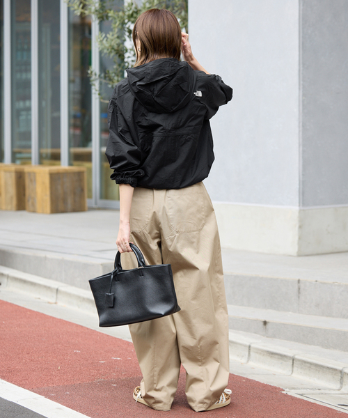 THE NORTH FACE(ザノースフェイス)の「THE NORTH FACE/ザ ノース フェイス Short Compact Jacket NPW22630(マウンテンパーカー・レディース・アイボリー/ブラック・LARGE)」の12枚目の写真