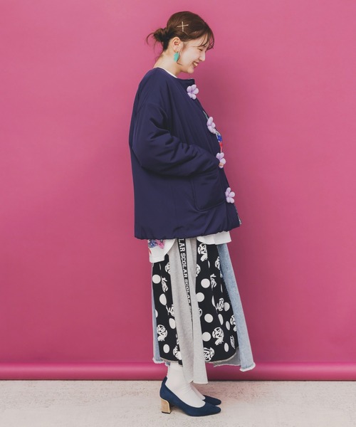 ScoLar（スカラー）の「153751：花ボタン中綿アウター（ブルゾン・レディース・ネイビー・M）」の4枚目の写真