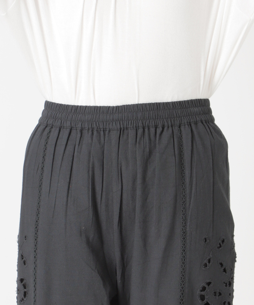 JOURNAL STANDARD relume（ジャーナルスタンダード　レリューム）の「［26SS新作］カットワークエンブロイダリーパンツ（その他パンツ・レディース・ブラック/アイボリー・FREE）」の11枚目の写真
